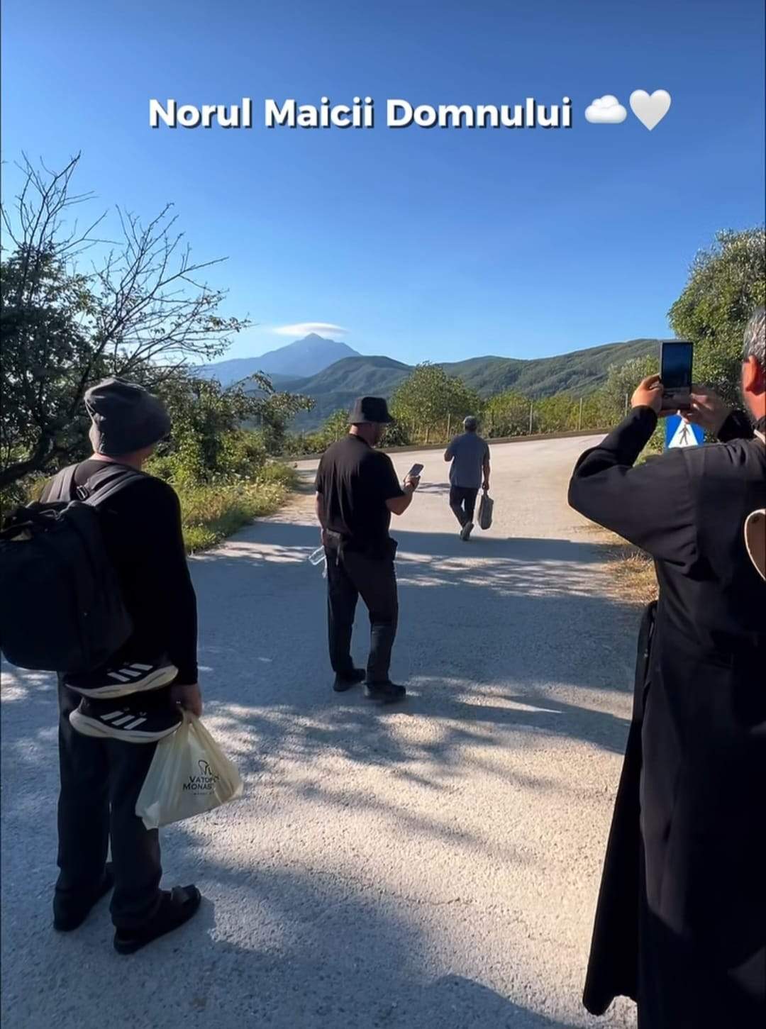 Fenomen rar pe Muntele Athos! Cum arată norii Maicii Domnului și ce semnifică