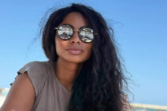 laurette cu ochelari de soare la ochi