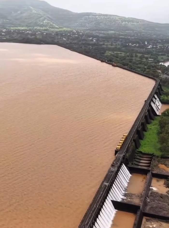 Baraj uriaș, umplut 100% după ploile abundente! Autoritățile au început evacuarea apei și au avertizat localnicii | VIDEO