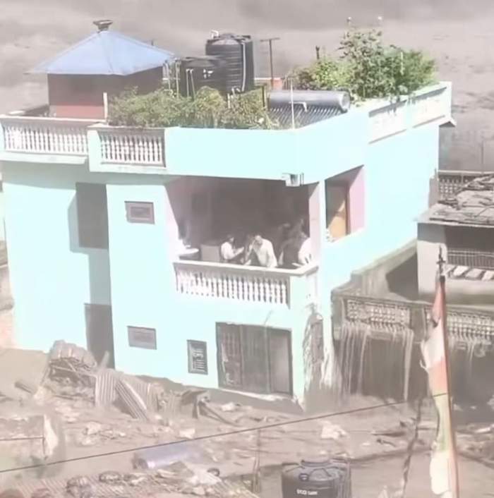 Imagine uluitoare după inundațiile devastatoare din Nepal. O singură casă a rămas în picioare în mijlocul dezastrului | VIDEO