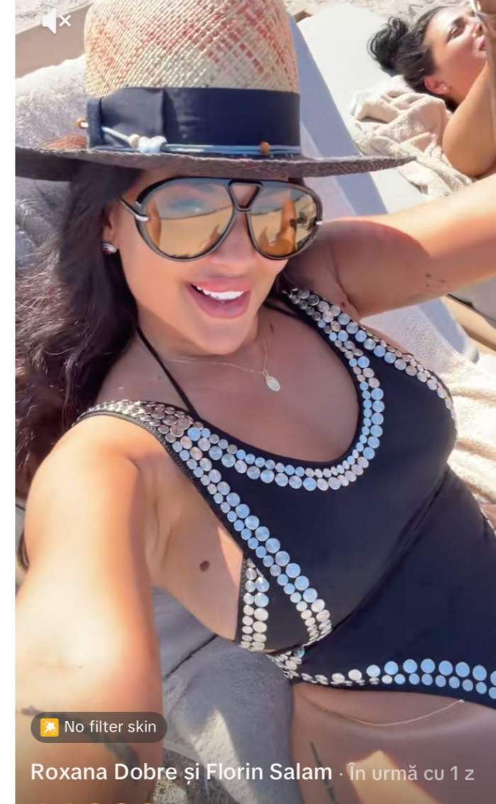 Roxana Dobre în costum de baie