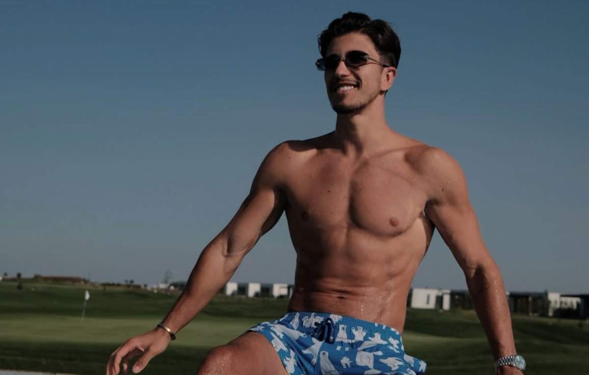 Sebastian Dobrincu, la piscină