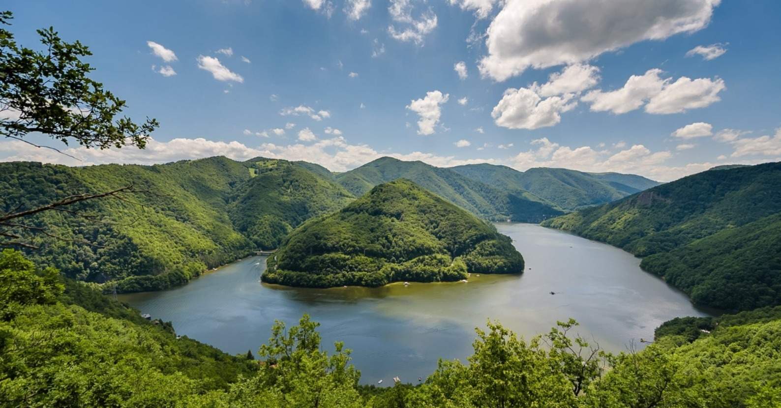 Locurile spectaculoase din România pe care trebuie să le vezi măcar o dată în viață! Unele par desprinse din povești