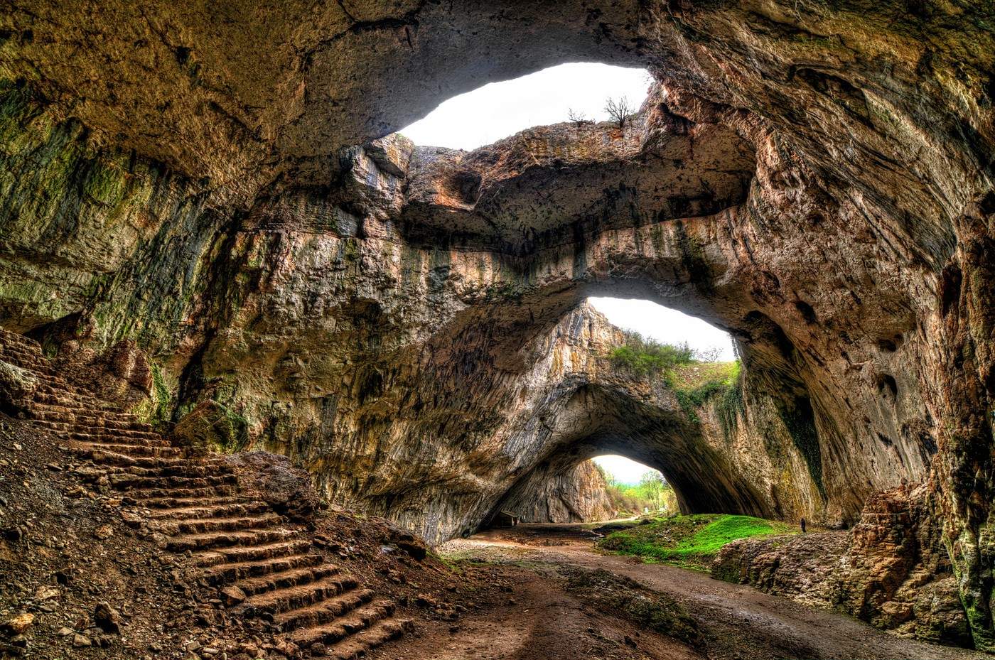 Locul spectaculos din Bulgaria supranumit „Ochii lui Dumnezeu”