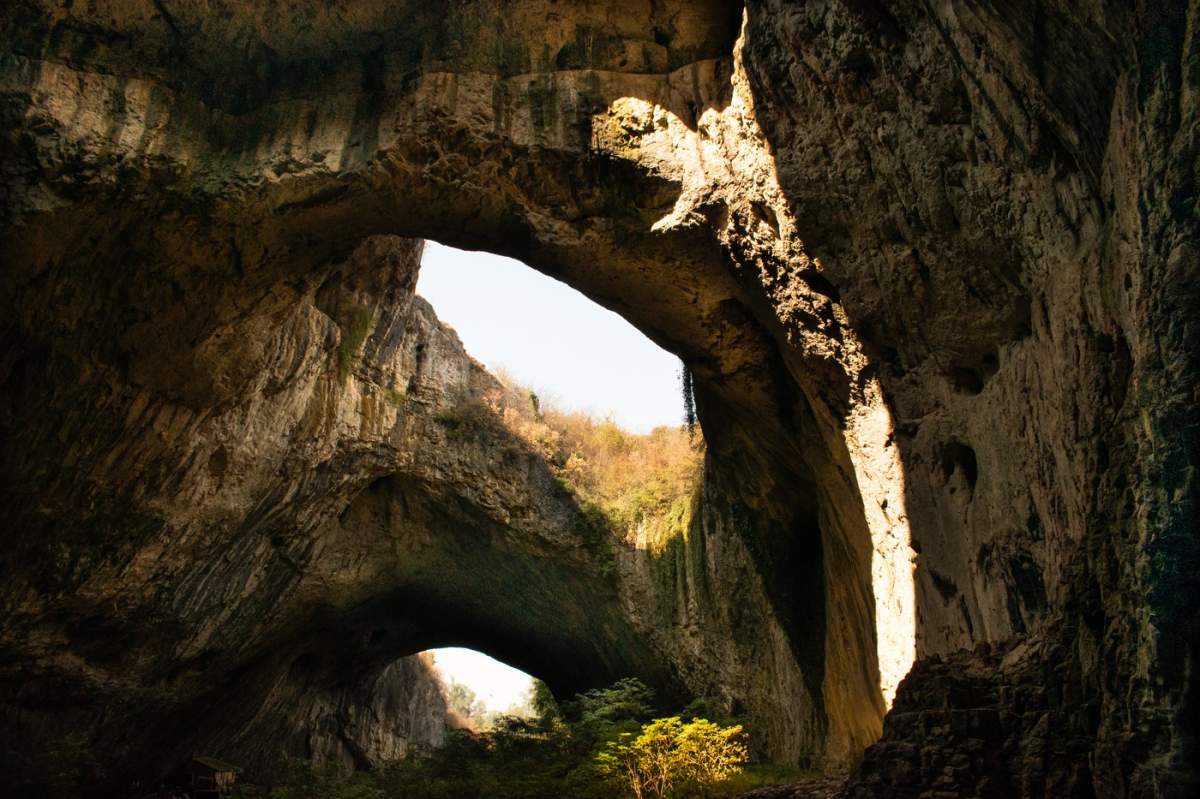 Locul spectaculos din Bulgaria supranumit „Ochii lui Dumnezeu”