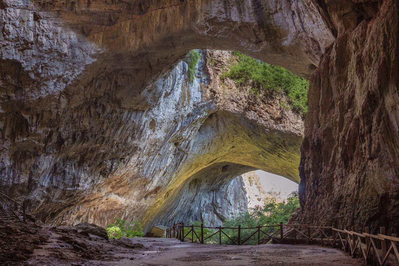 Locul spectaculos din Bulgaria supranumit „Ochii lui Dumnezeu”