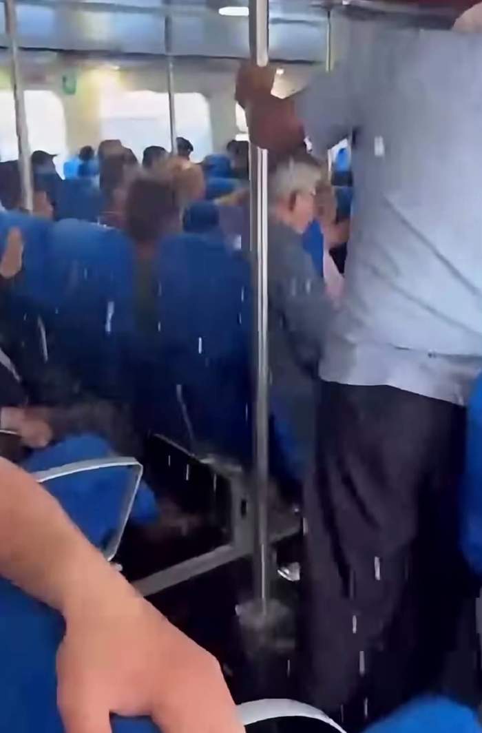 Momentul în care feribotul începe să se răstoarne în largul Ciprului