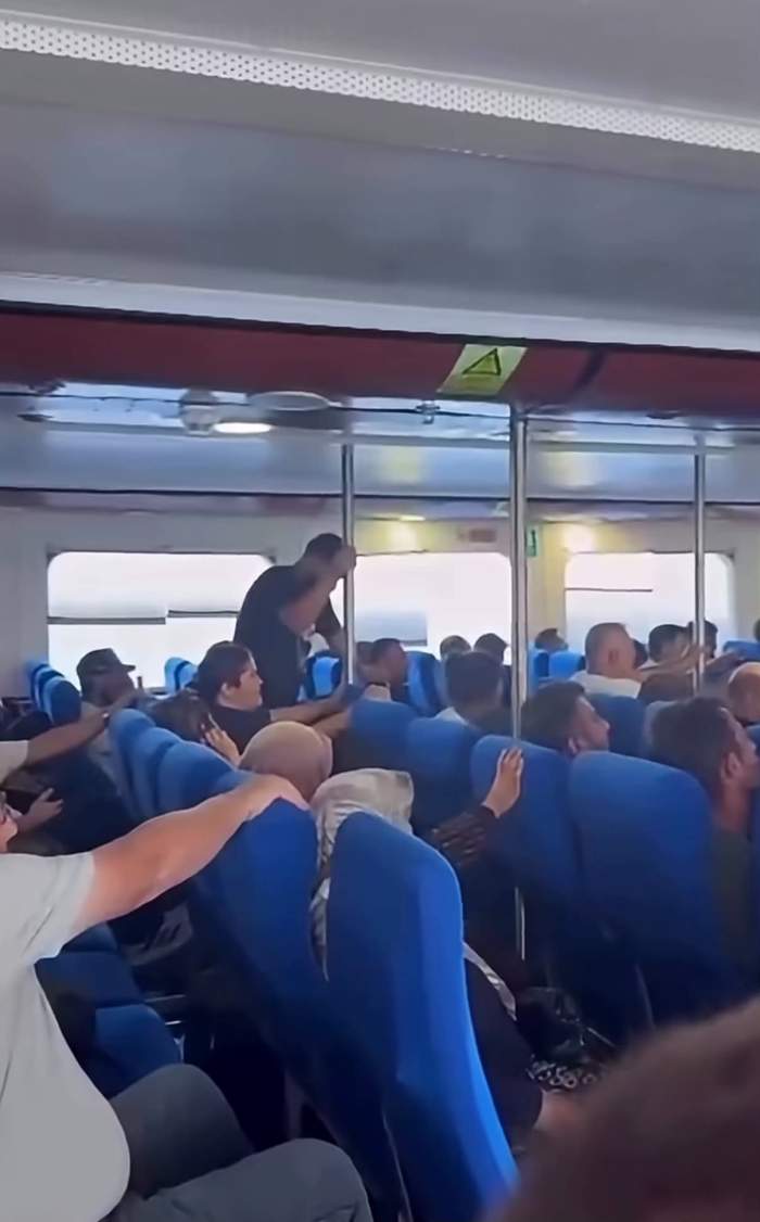Momentul în care feribotul începe să se răstoarne în largul Ciprului