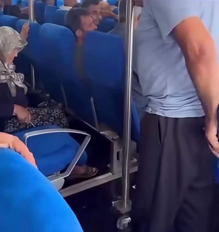 Momentul în care feribotul începe să se răstoarne în largul Ciprului