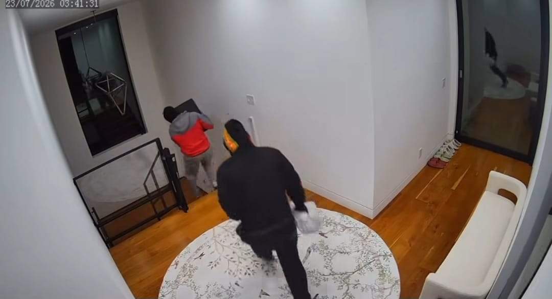 Casa lui Dragoș Săvulescu din Los Angeles a fost spartă! Imagini de pe camerele de supraveghere. Ce au furat