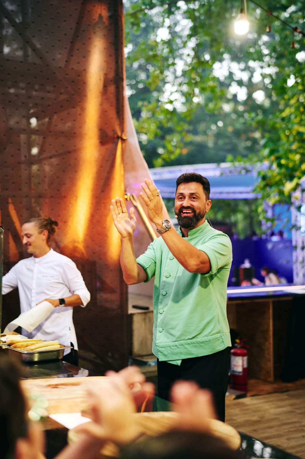 Jurații Chefi la cuțite revin la Festivalul Summer Well săptămâna aceasta, între 7 și 9 august, cu porție dublă de voie bună și un meniu irezistibil la standul show-ului culinar