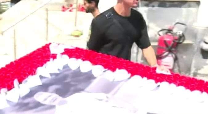 Imagini dureroase de la înmormântarea maseurului mort în accidentul în care și Adrian Ropotan a fost rănit. Familia cere explicații după tragedie | FOTO
