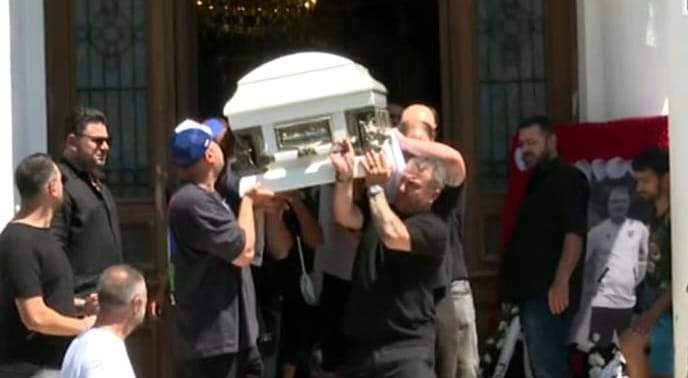 Imagini dureroase de la înmormântarea maseurului mort în accidentul în care și Adrian Ropotan a fost rănit. Familia cere explicații după tragedie | FOTO