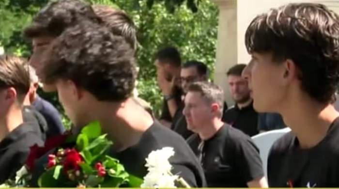 Imagini dureroase de la înmormântarea maseurului mort în accidentul în care și Adrian Ropotan a fost rănit. Familia cere explicații după tragedie | FOTO