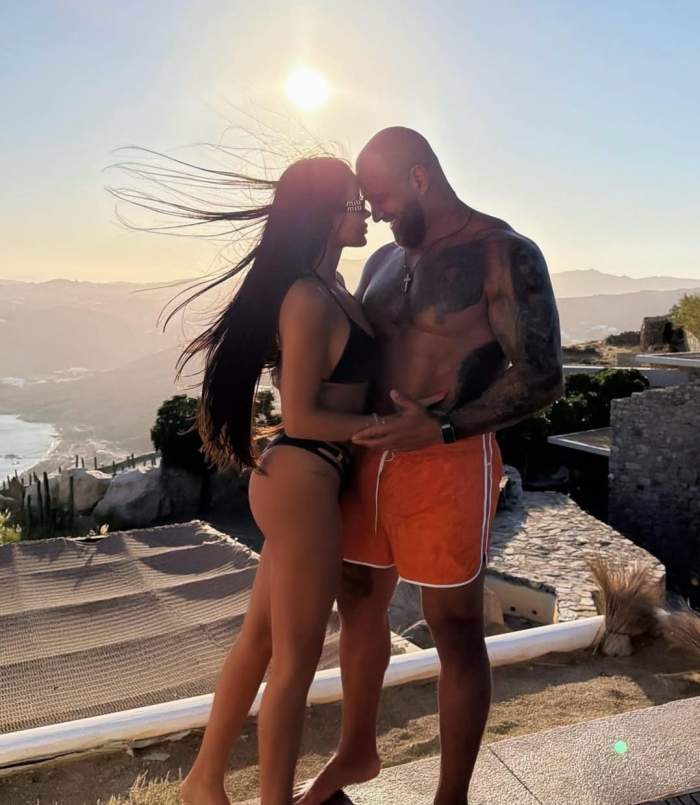 Cât costă o noapte de cazare la hotelul la care este Alex Bodi, în Mykonos. Imagini cu vila de lux
