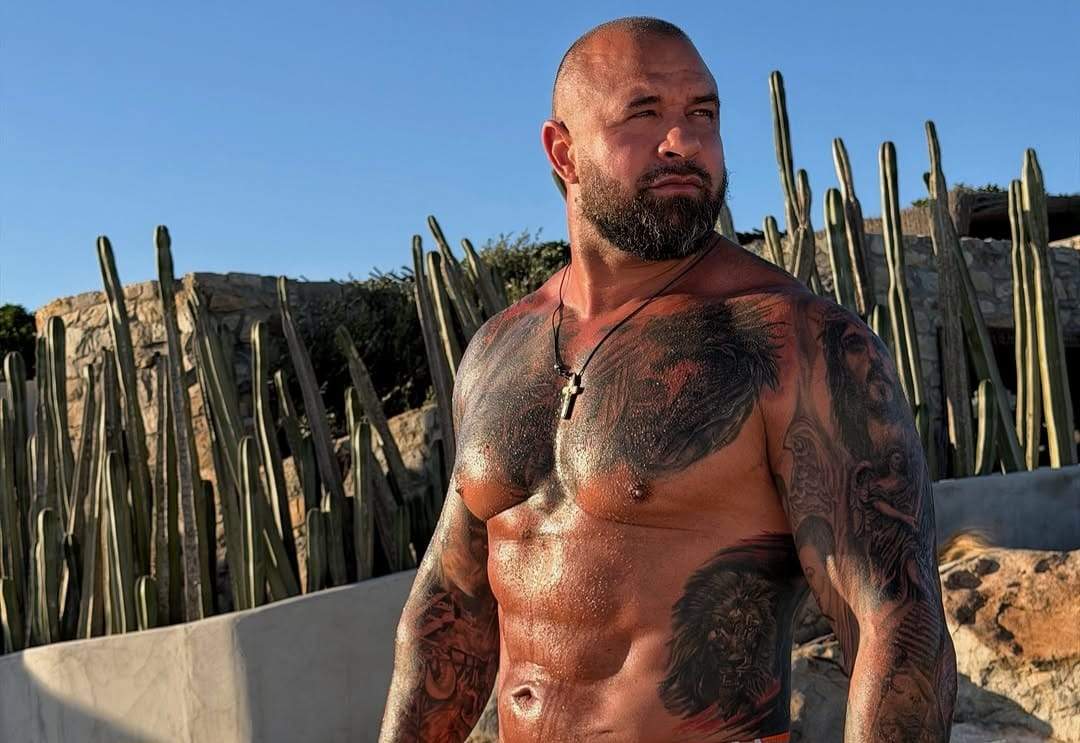 Cât costă o noapte de cazare la hotelul la care este Alex Bodi, în Mykonos. Imagini cu vila de lux