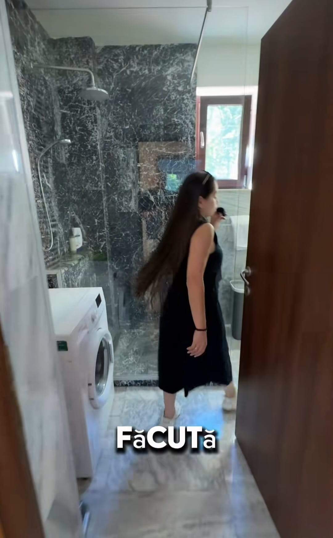 Prințesa de Aur își vinde apartamentul. Cum arată locuința din Pitești a cântăreței | FOTO