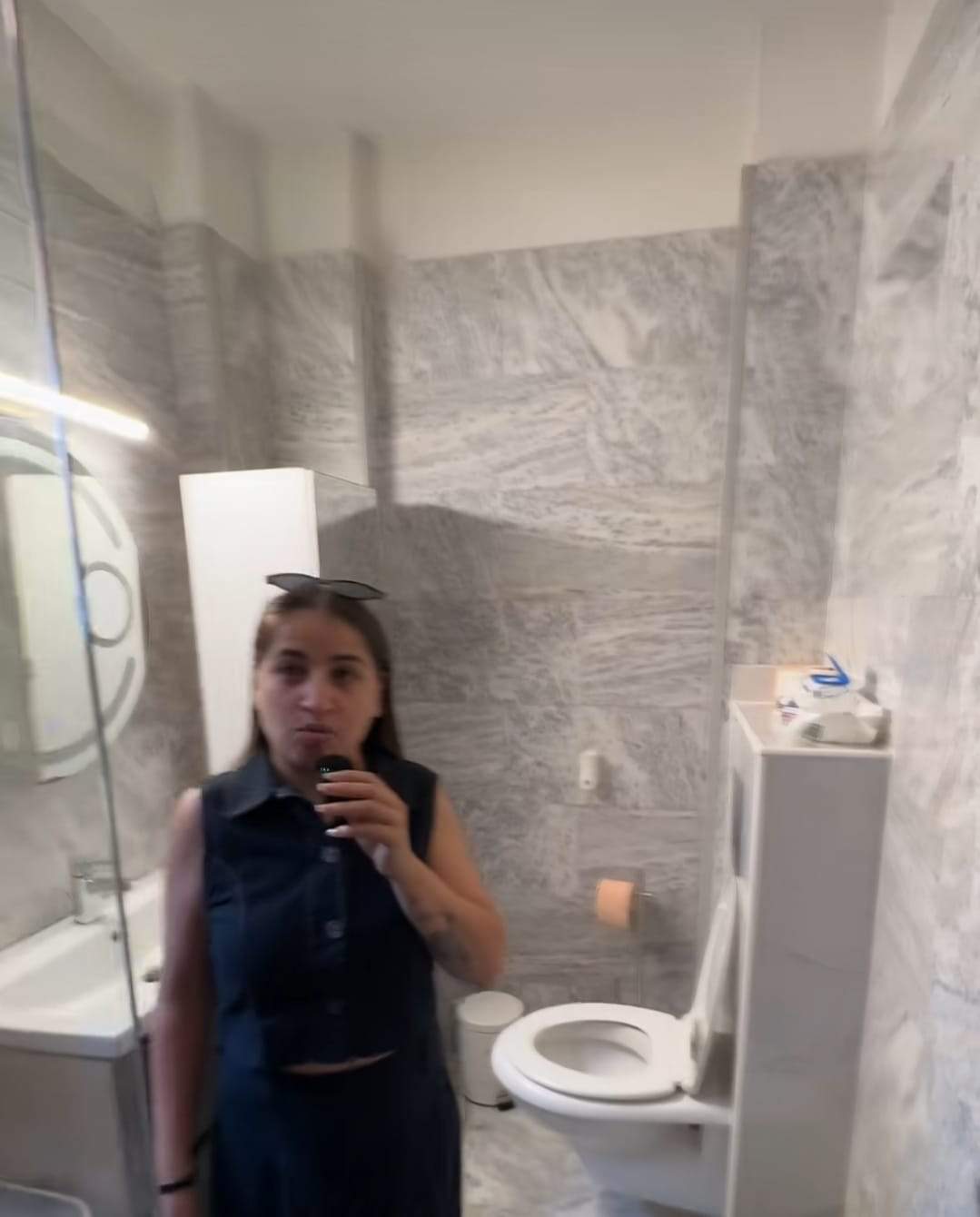 Prințesa de Aur își vinde apartamentul. Cum arată locuința din Pitești a cântăreței | FOTO