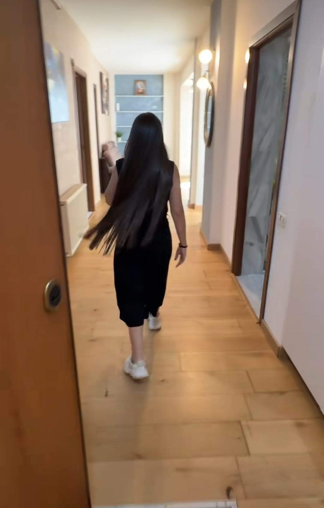 Prințesa de Aur își vinde apartamentul. Cum arată locuința din Pitești a cântăreței | FOTO
