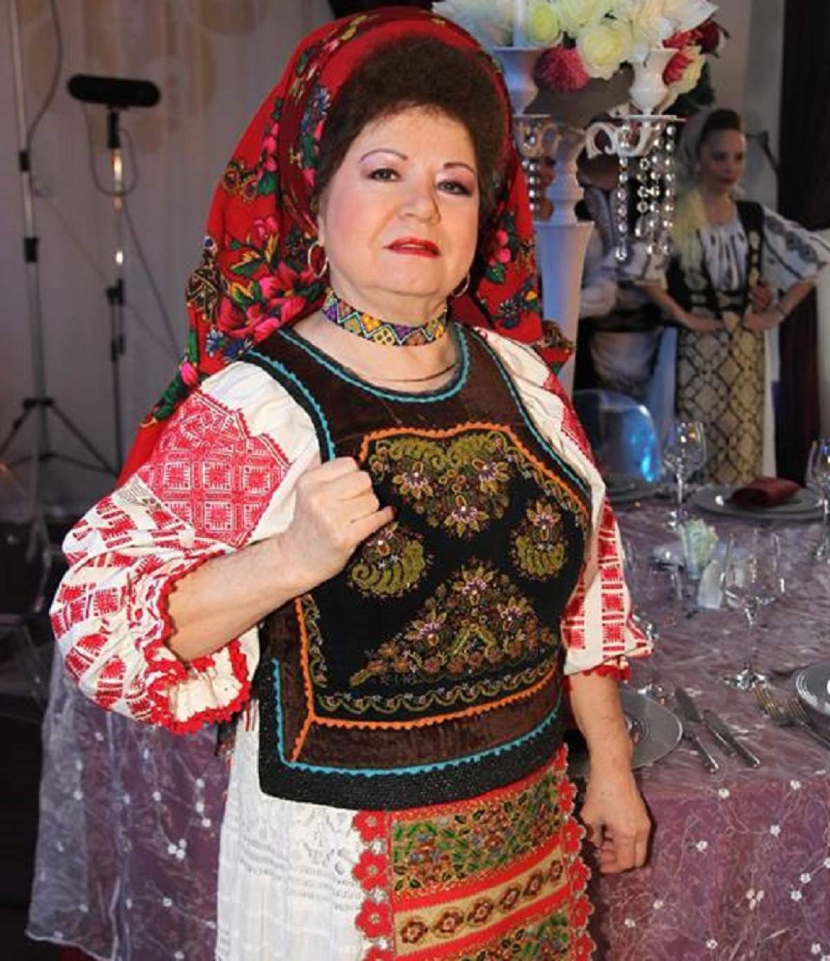 saveta bogdan in costum popular