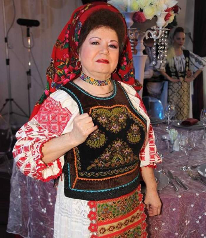 saveta bogdan in costum popular