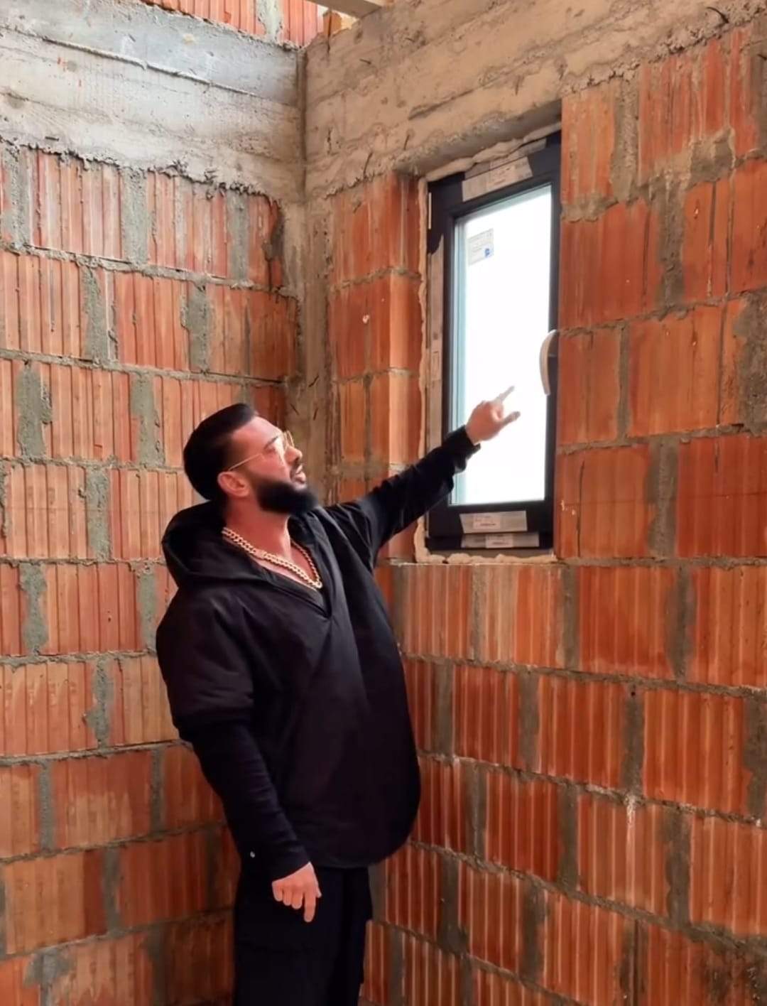 Cât costă să cumperi o casă de la Dorian Popa. Imagini cu locuințele