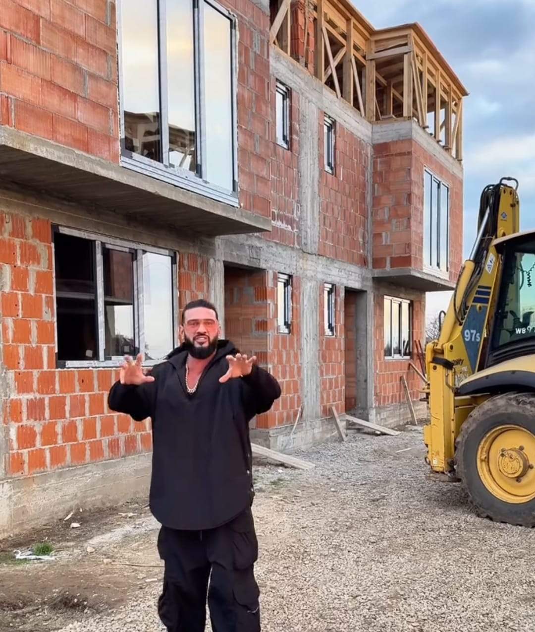 Cât costă să cumperi o casă de la Dorian Popa. Imagini cu locuințele