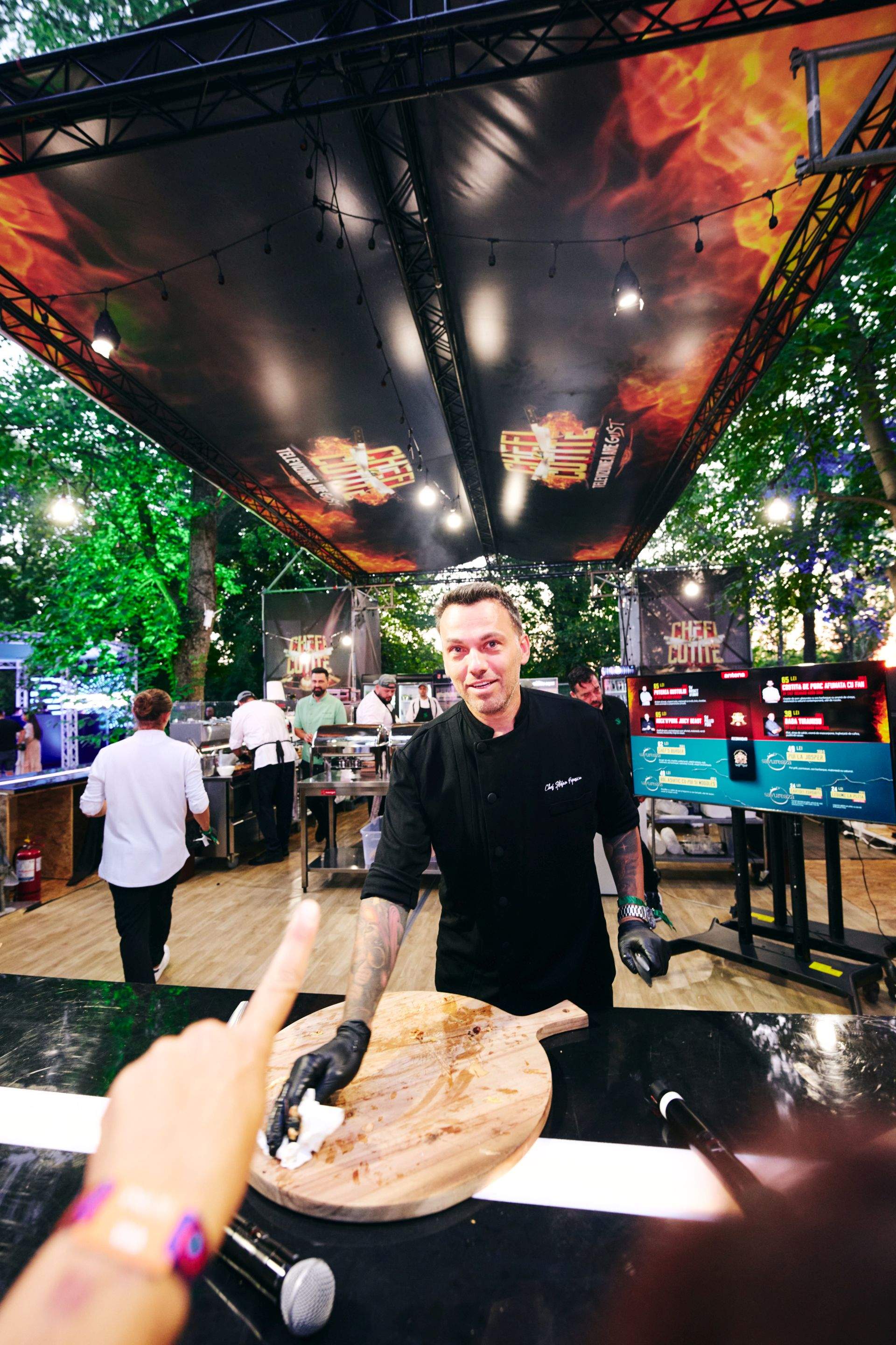 Chefii vin la Summer Well cu cele mai savuroase gustări de festival. Prima întâlnire cu publicul la standul Chefi la cuțite este chiar în această seară!