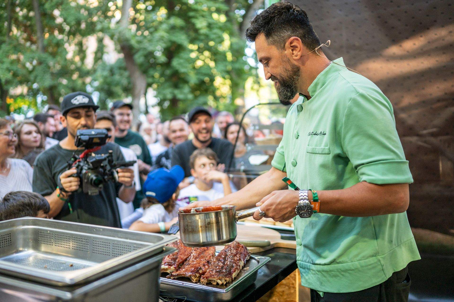 Chefii vin la Summer Well cu cele mai savuroase gustări de festival. Prima întâlnire cu publicul la standul Chefi la cuțite este chiar în această seară!