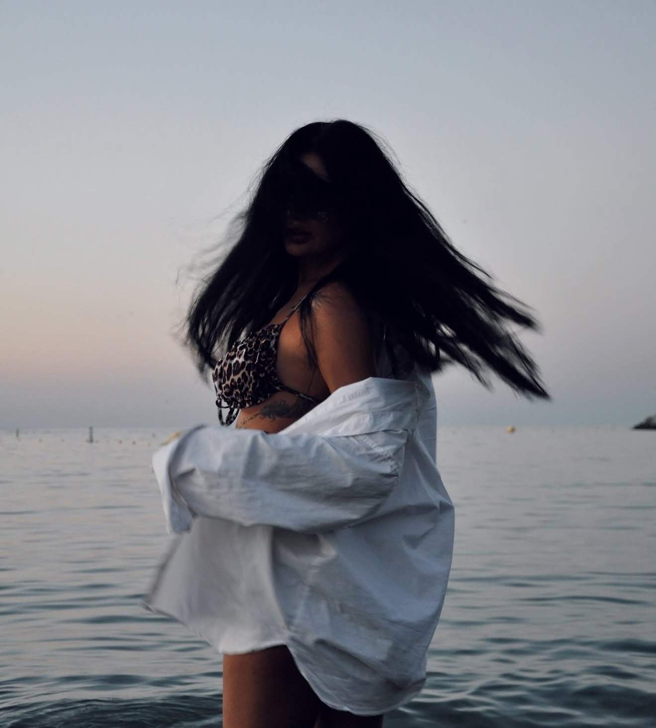 Olga Barcari la plajă