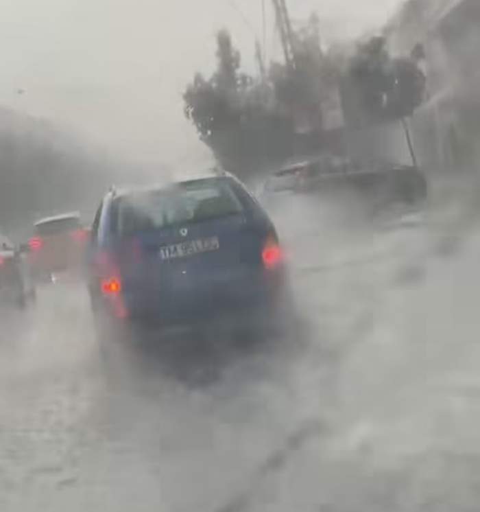 Ploile și furtuna au făcut prăpăd în mai multe orașe din România! Locuitorii au primit mesaje RO-Alert | FOTO