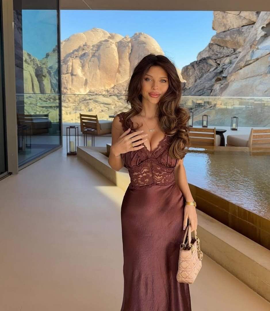 Cum arată casa lui Valerie Lungu! Influencerița a făcut turul noii sale locuințe, după doi ani de când a început construcția | FOTO