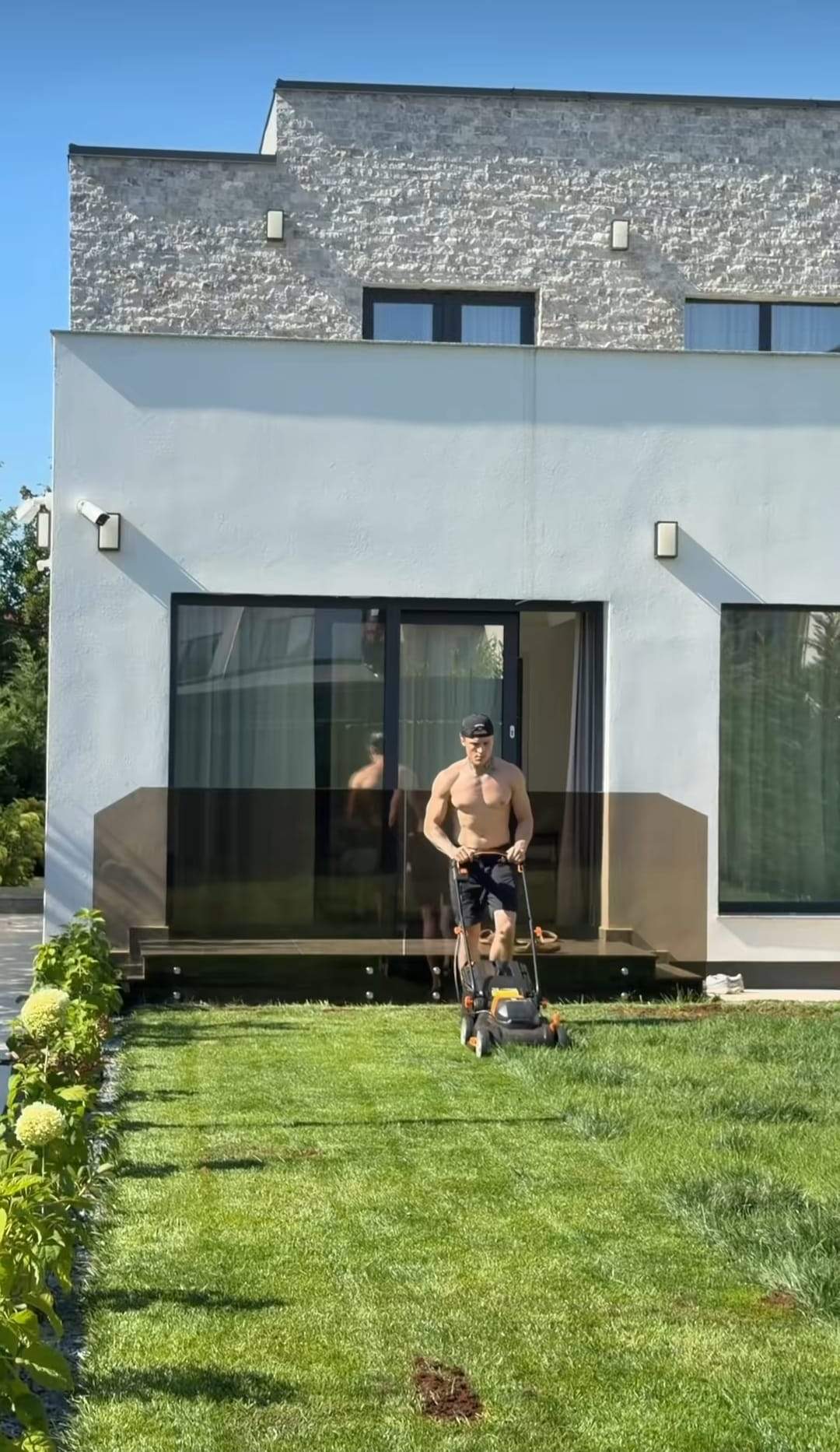 Cum arată casa lui Valerie Lungu! Influencerița a făcut turul noii sale locuințe, după doi ani de când a început construcția | FOTO