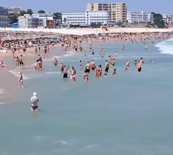 Turiști, scoși cu forța de jandarmi din mare, în Eforie Nord. Salvamarii au apelat la forțele de ordine | VIDEO