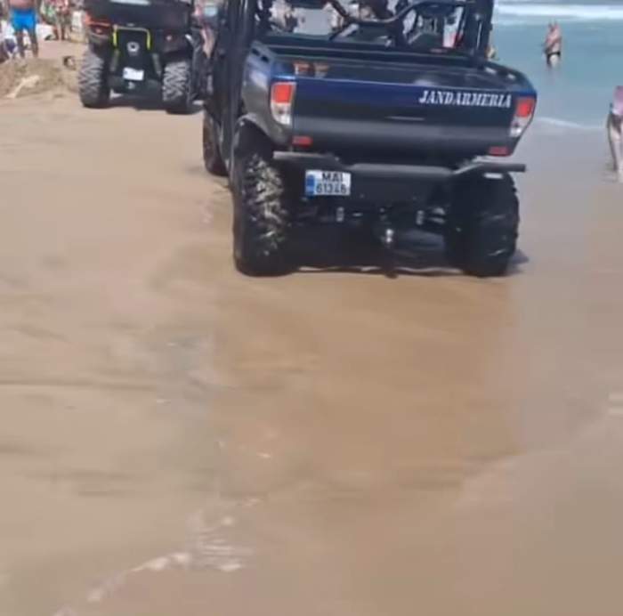 Turiști, scoși cu forța de jandarmi din mare, în Eforie Nord. Salvamarii au apelat la forțele de ordine | VIDEO