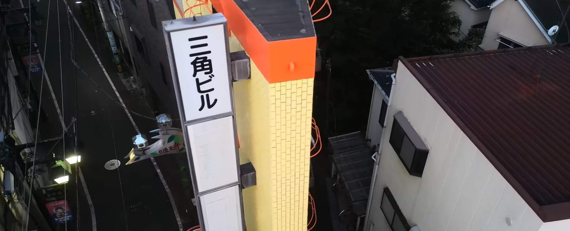 Un turist a dormit în cel mai strâmt apartament din Japonia. Tânărul și-a împărtășit experiența