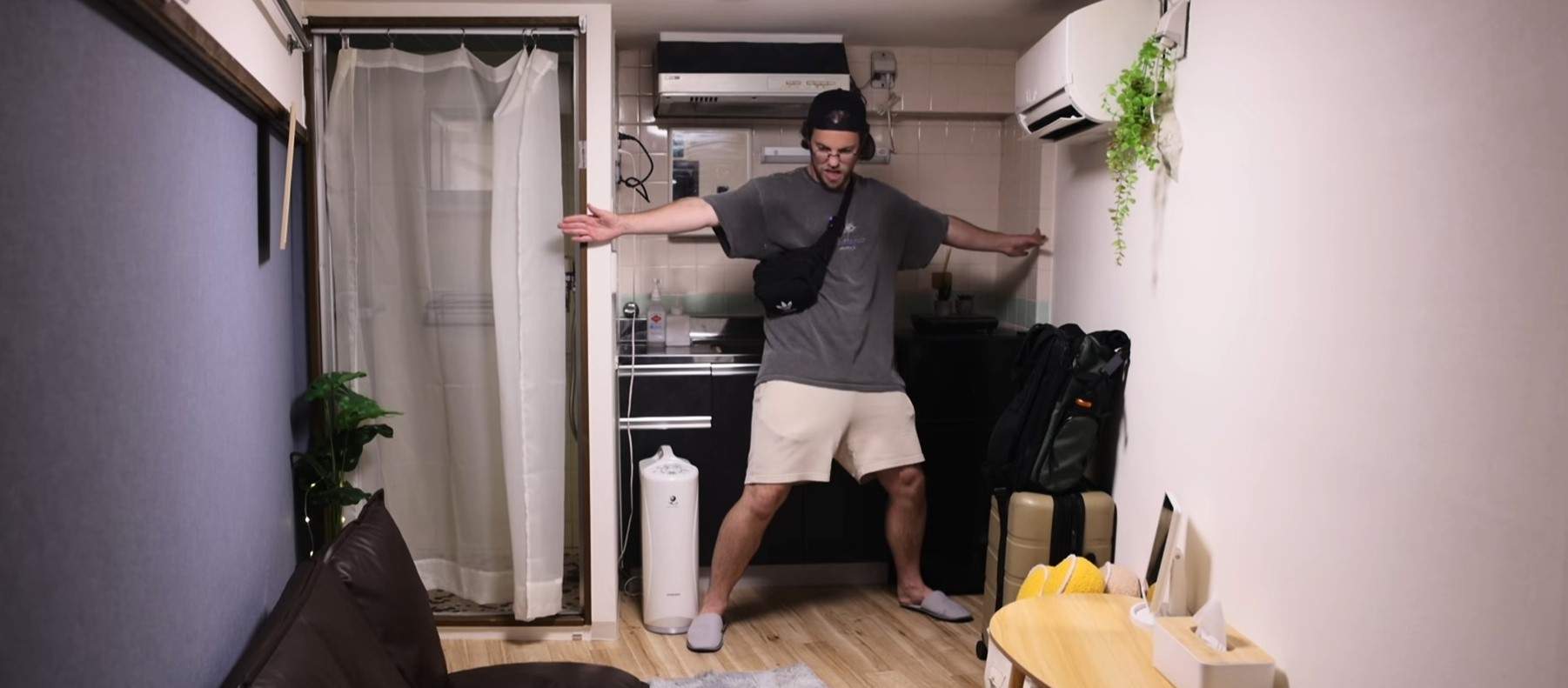 Un turist a dormit în cel mai strâmt apartament din Japonia. Tânărul și-a împărtășit experiența