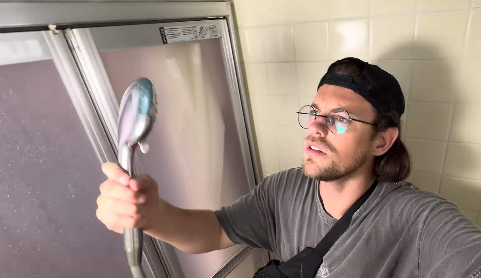 Un turist a dormit în cel mai strâmt apartament din Japonia. Tânărul și-a împărtășit experiența