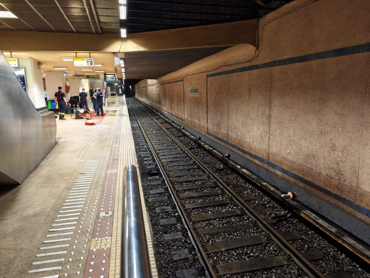 Incident grav la metrou, în stația Piața Muncii! Călătorii, dați jos din trenuri. Circulația este afectată