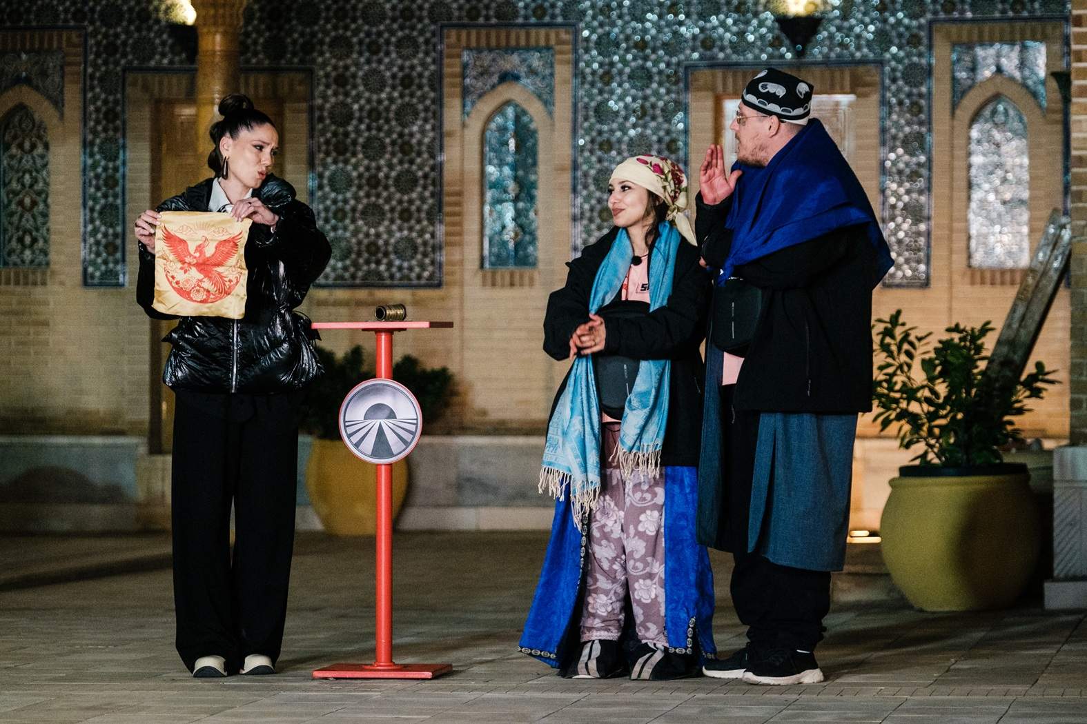Asia Express – Drumul Mătăsii încheie primul stage din poziția de lider incontestabil de audiență! Eșarfa a fost roșie. What’s UP și soția lui, Miky, au părăsit aseară Asia Express