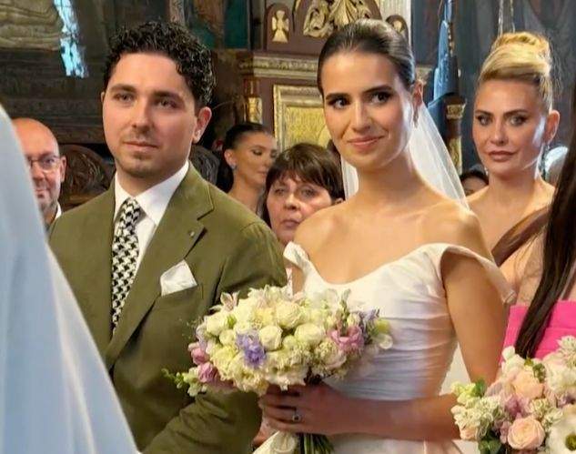 Fiica Adinei Buzatu în rochie de mireasă
