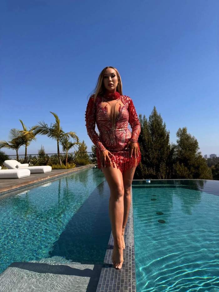Xonia poarta costum de baie