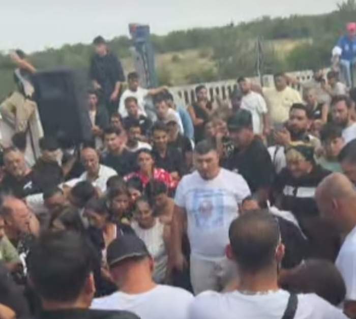 Lacrimi și durere la înmormântarea lui Costeluș de la Clejani! Persoanele care l-au condus pe ultimul drum au făcut un gest emoționant