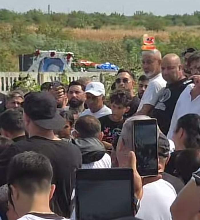 Lacrimi și durere la înmormântarea lui Costeluș de la Clejani! Persoanele care l-au condus pe ultimul drum au făcut un gest emoționant