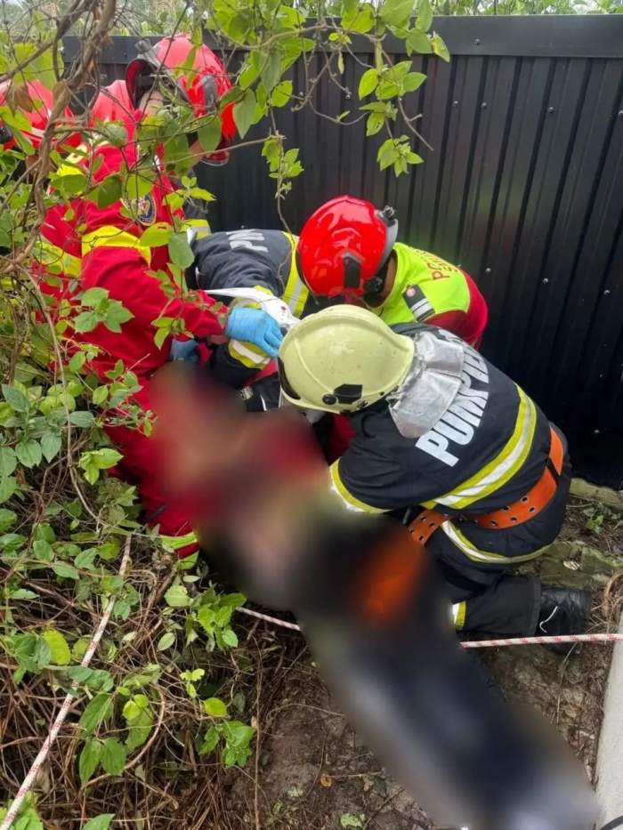 Femeie de 62 de ani din Suceava, scoasă de pompieri dintr-o fântână adâncă! Ce s-a întâmplat cu victima