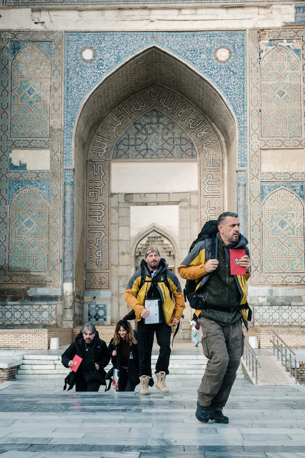 Asia Express intră în ultima etapă din Uzbekistan. Lampa lui Aladin și muzica uzbekă dau startul unei noi aventuri, diseară, de la 20:00, la Antena 1 şi pe AntenaPLAY