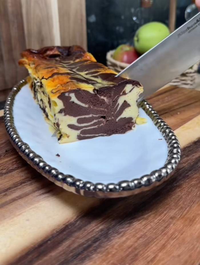 Rețeta virală de balkan cheesecake cu ciocolată. Trucul pentru un desert fraged și aromat