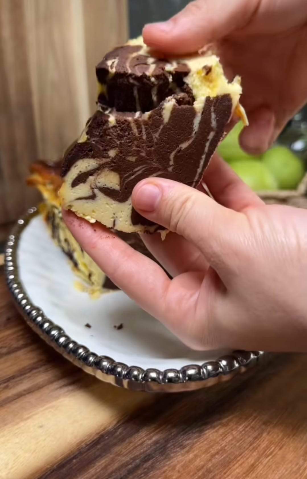 Rețeta virală de balkan cheesecake cu ciocolată. Trucul pentru un desert fraged și aromat