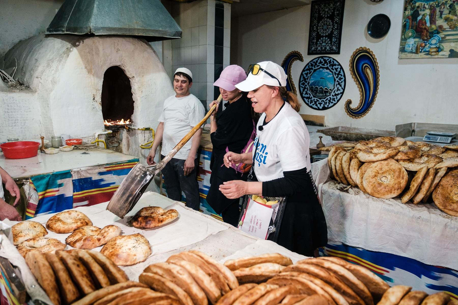 Cea de-a şasea ediție Asia Express – Drumul Mătăsii, lider incontestabil de audiență! Pâinea din Uzbekistan decide diseară cine câștigă imunitatea mică, de la 20.30, pe Antena 1 şi AntenaPLAY