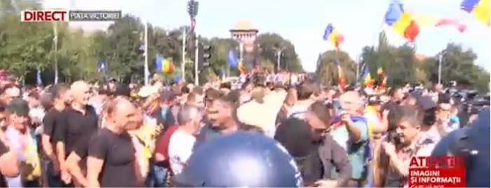 Bătaie în Piața Victoriei, la protest. A fost nevoie de intervenția jandarmilor